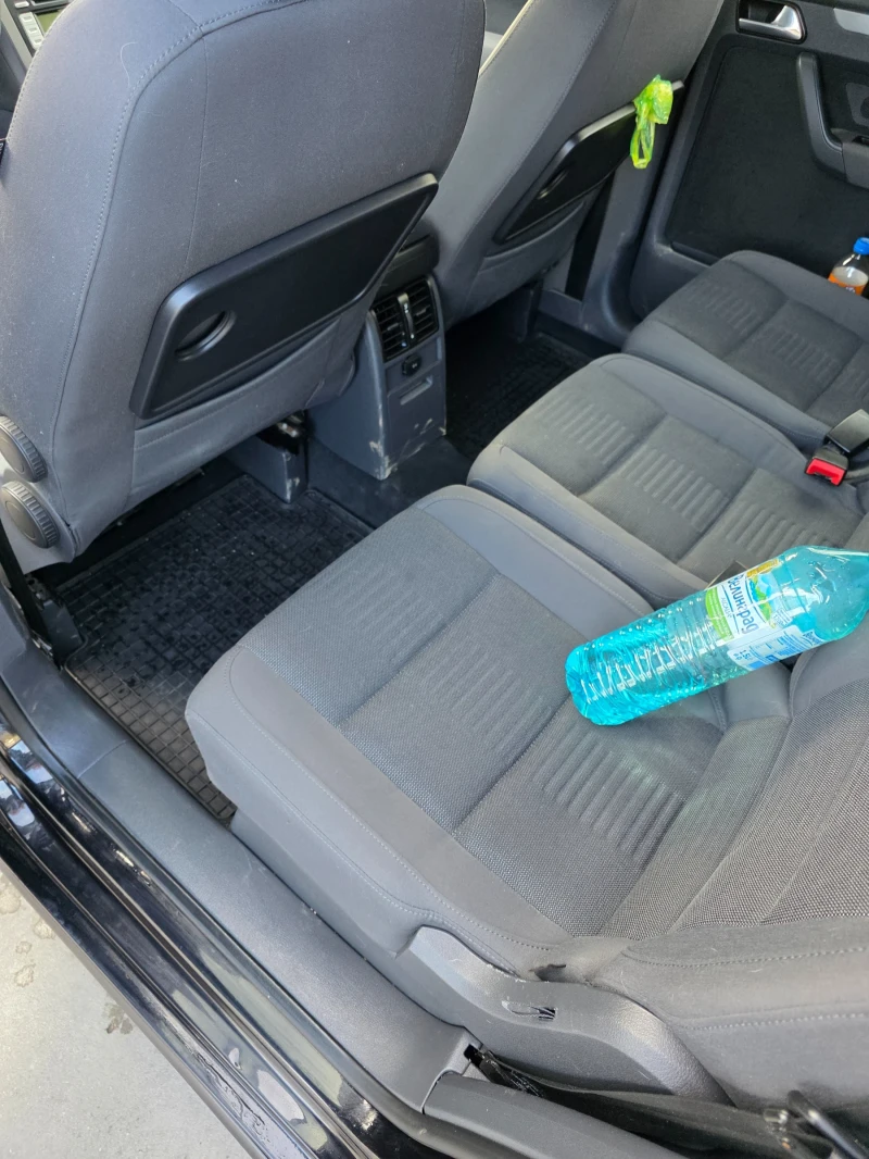 VW Touran 2.0 TDI BMM, снимка 9 - Автомобили и джипове - 53012620