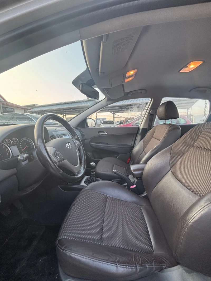 Hyundai I30 2.0 Бензин, снимка 12 - Автомобили и джипове - 53144755