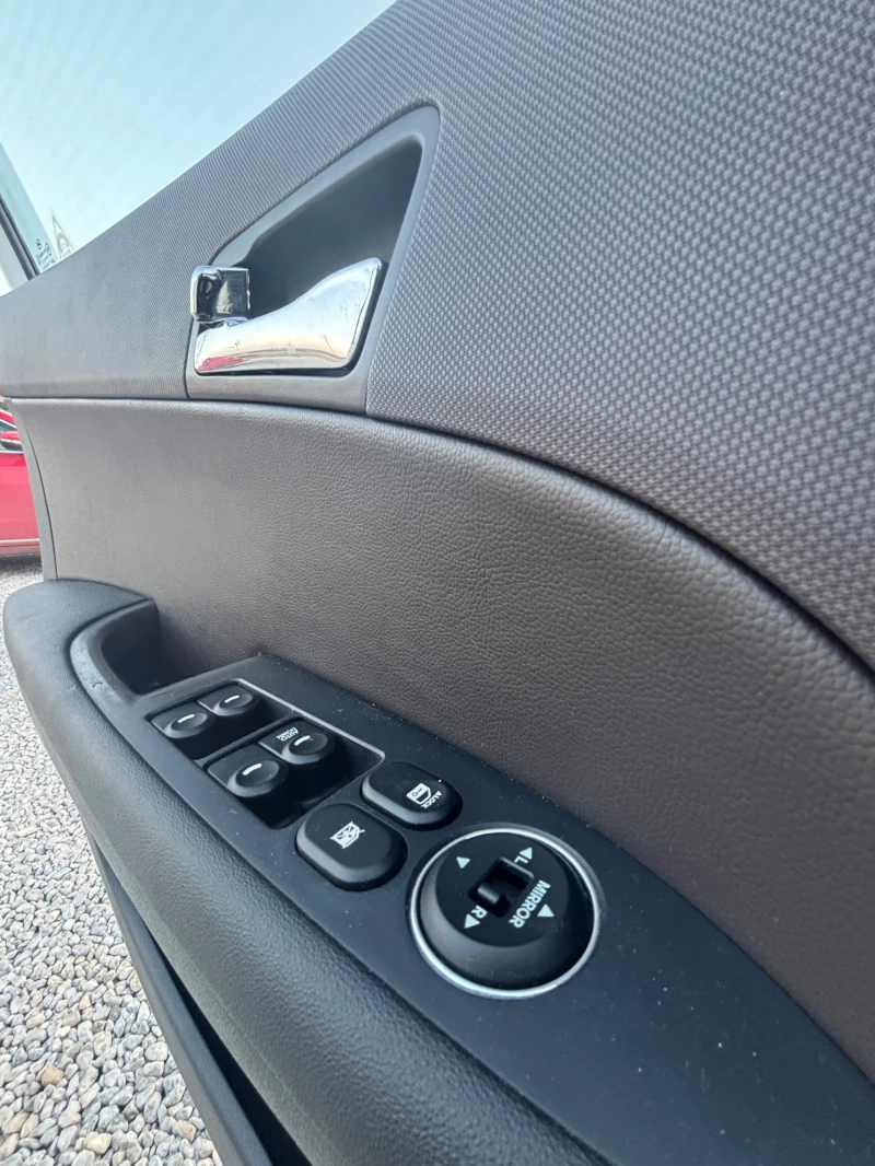 Hyundai I30 2.0 Бензин, снимка 13 - Автомобили и джипове - 53144755