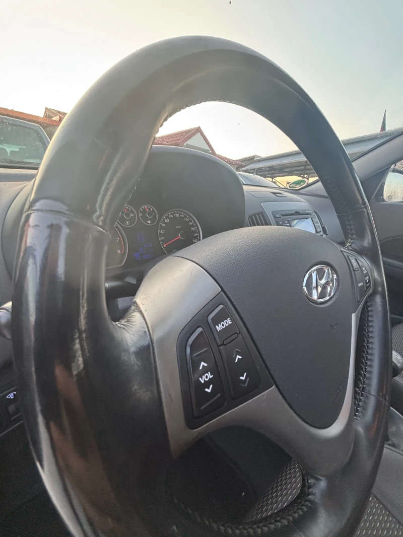 Hyundai I30 2.0 Бензин, снимка 16 - Автомобили и джипове - 53144755