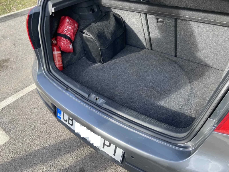 VW Golf 1.6i, снимка 8 - Автомобили и джипове - 53169866