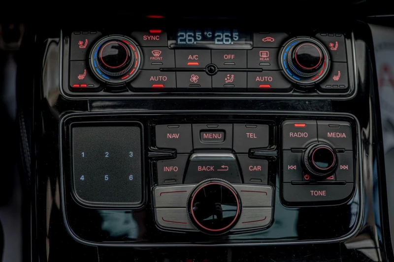 Audi S8 PLUS/Exclusive/RSE/B&O/Distr./Камера 360/Kерамика, снимка 11 - Автомобили и джипове - 53528629