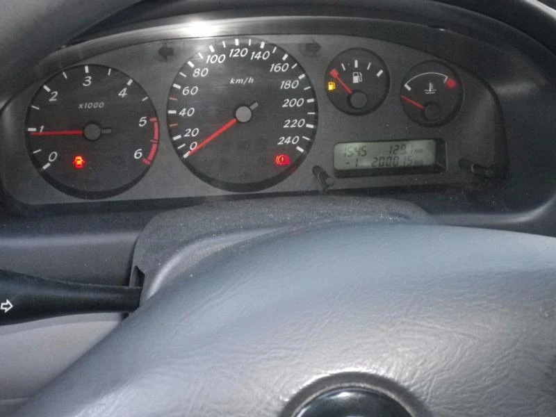 Nissan Almera 2.2 TD, снимка 5 - Автомобили и джипове - 43182231