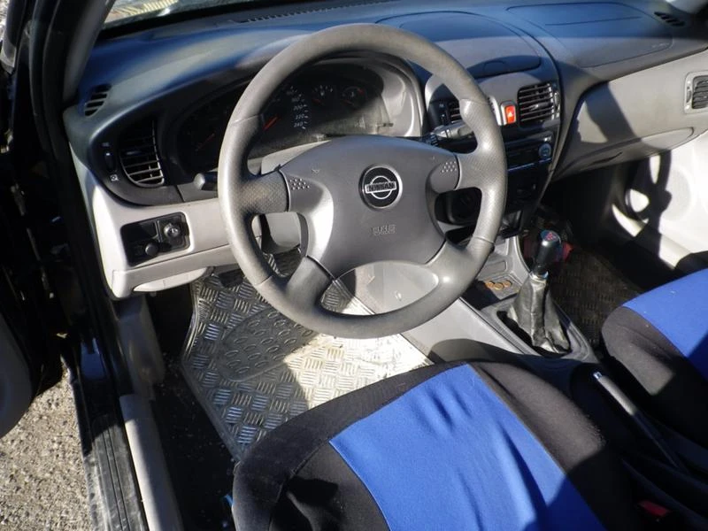 Nissan Almera 2.2 TD, снимка 9 - Автомобили и джипове - 43182231