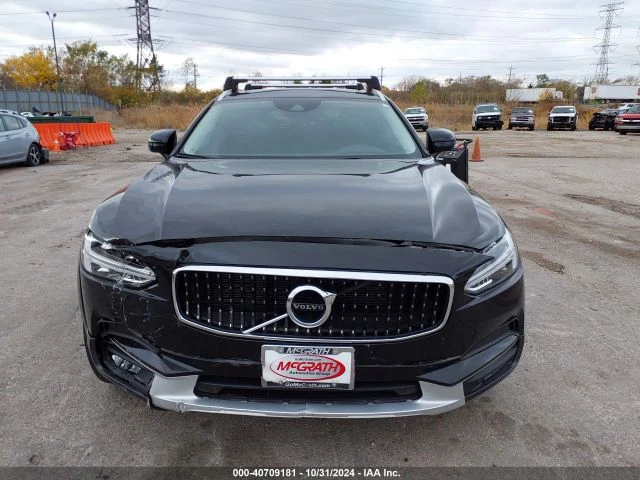 Volvo V90 Cross Country T5* FULL LED* AWD, снимка 2 - Автомобили и джипове - 48619013