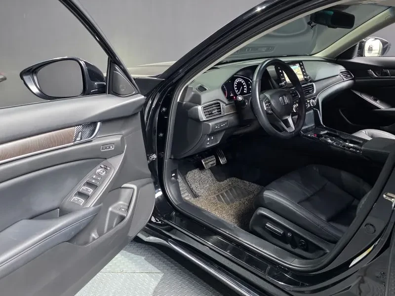 Honda Accord 2.0T SPORT, снимка 10 - Автомобили и джипове - 55796314