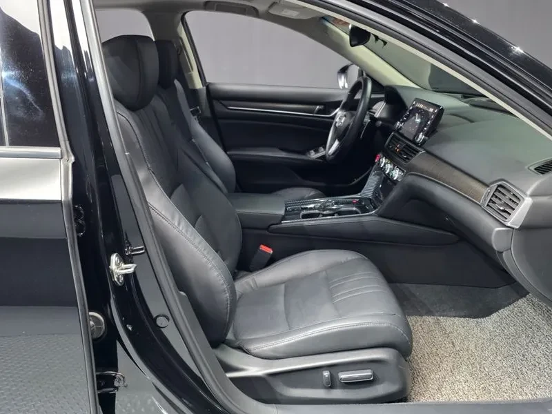 Honda Accord 2.0T SPORT, снимка 11 - Автомобили и джипове - 55796314