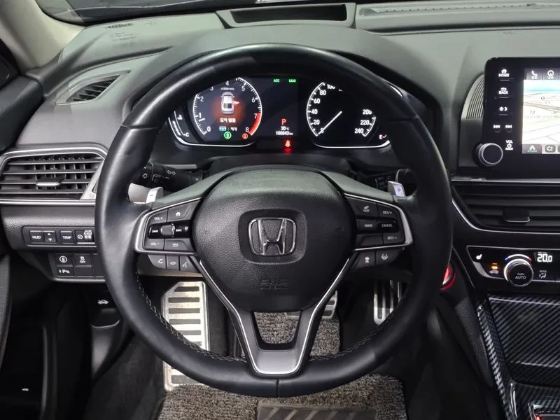 Honda Accord 2.0T SPORT, снимка 13 - Автомобили и джипове - 55796314