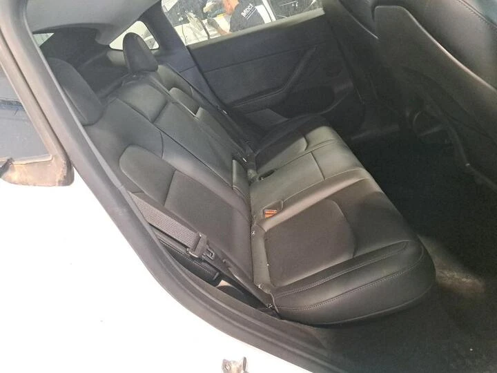 Tesla Model Y Long Range Dual Motor AWD Pano LED Navi Leather, снимка 12 - Автомобили и джипове - 56115552