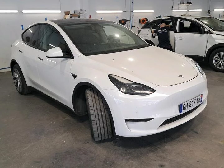 Tesla Model Y Long Range Dual Motor AWD Pano LED Navi Leather, снимка 3 - Автомобили и джипове - 56115552