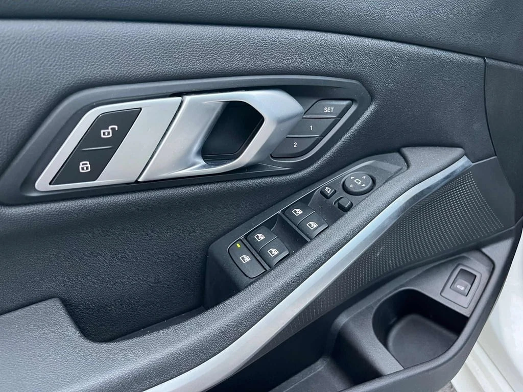 BMW 330 * xDrive * CARFAX *    | Mobile.bg   13