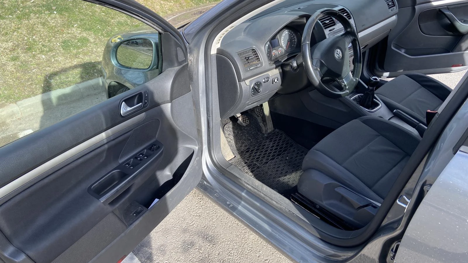 VW Golf 1.6i GAS-KLIMA-NAVI - изображение 9