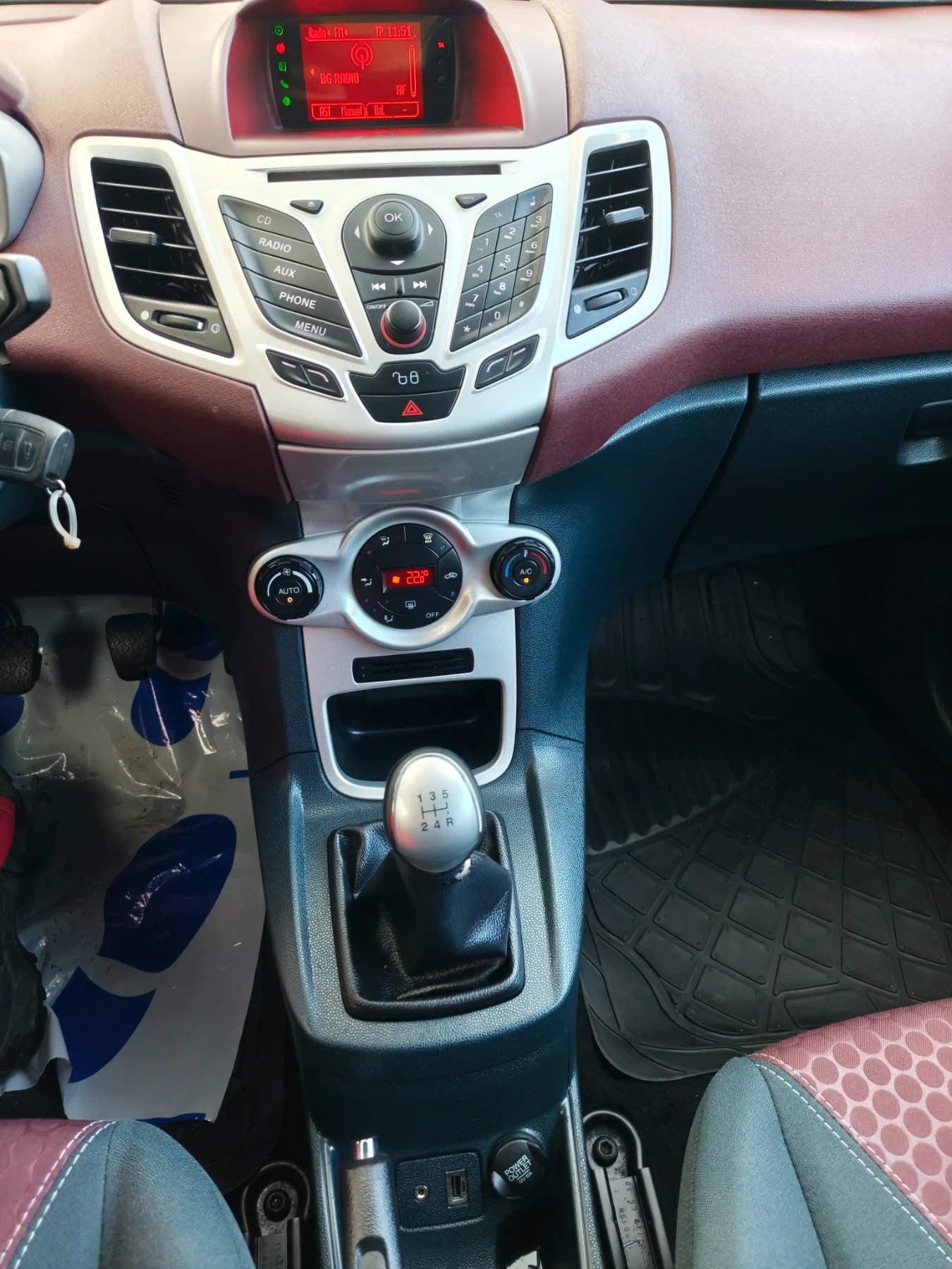 Ford Fiesta 1.6TDCI Titanium, снимка 11 - Автомобили и джипове - 54089494