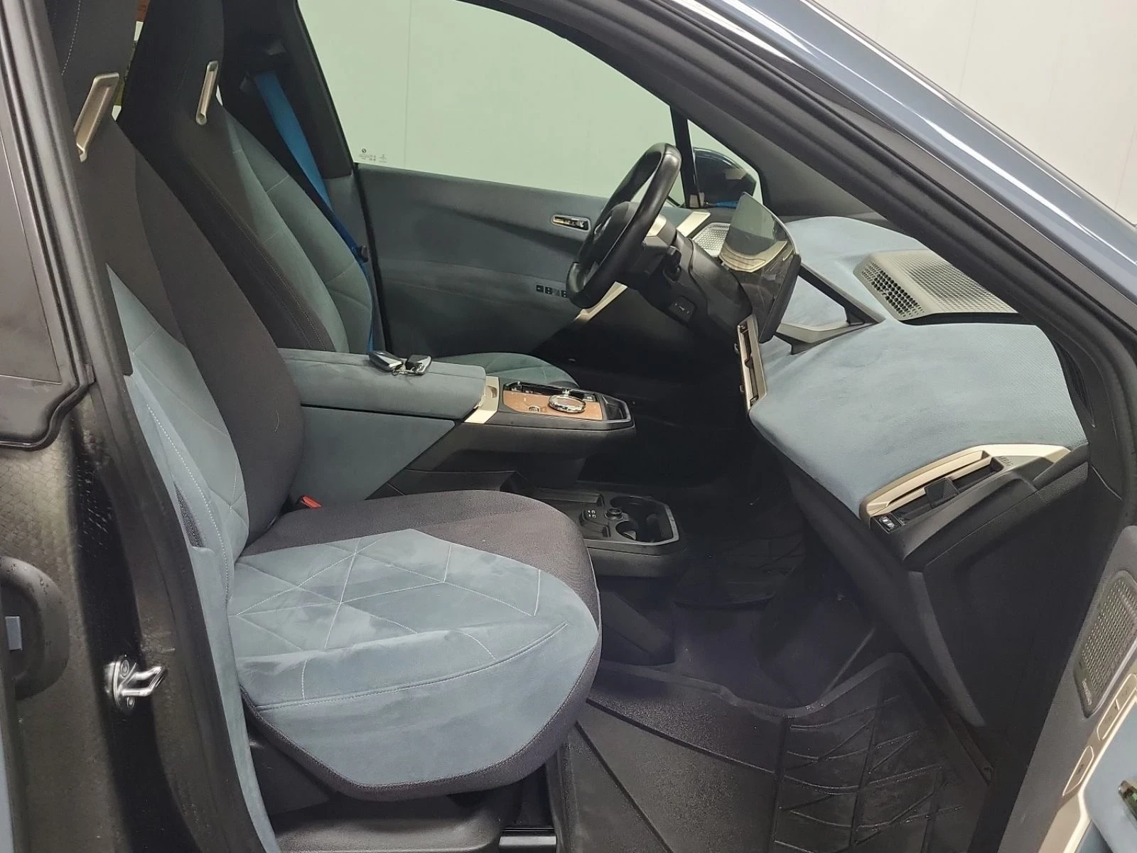 BMW iX Xdrive50* Harman/Kardon* 360View* CarPlay* Adaptiv, снимка 10 - Автомобили и джипове - 54204243