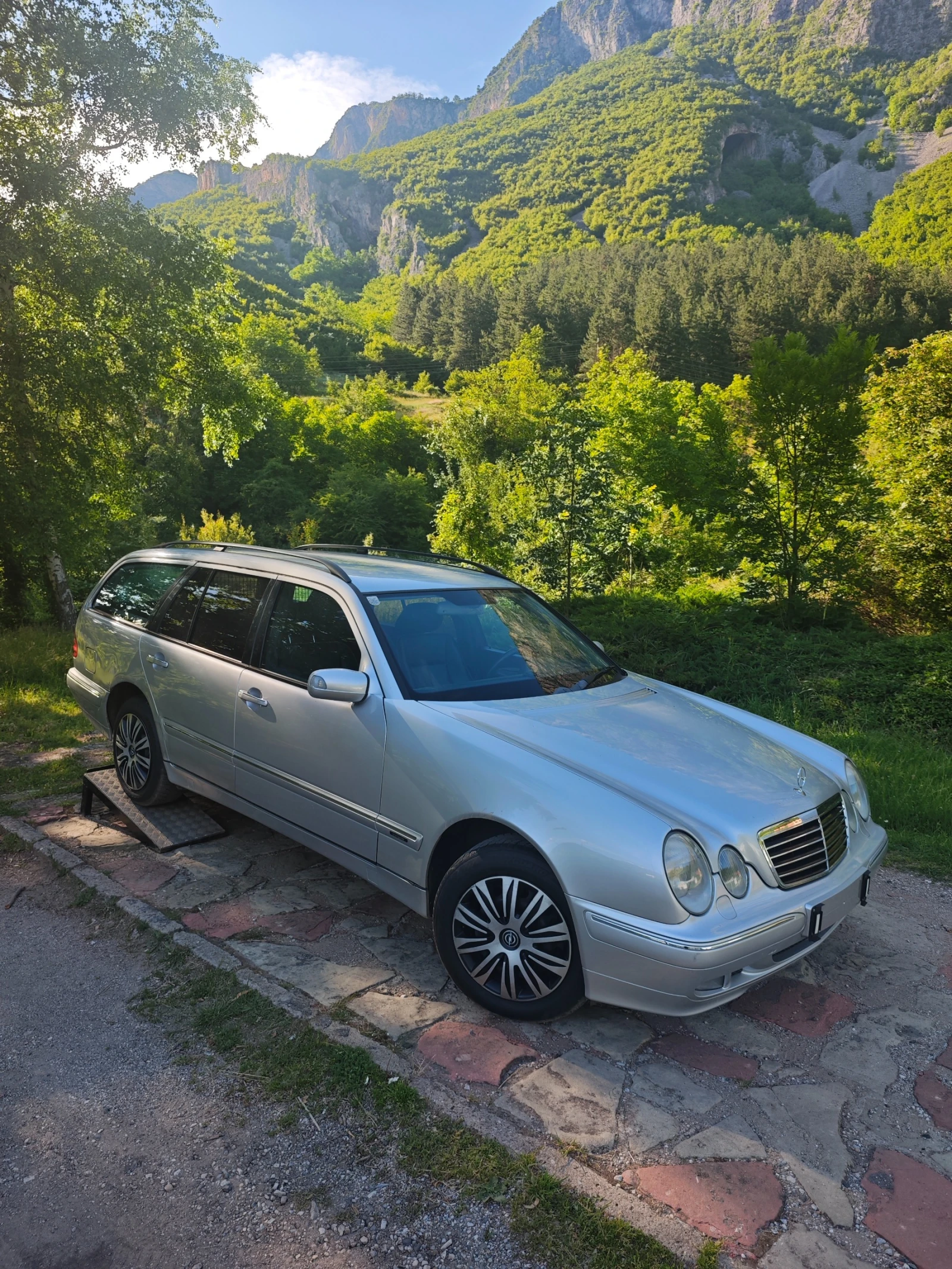 Mercedes-Benz E 320 3.2I 4MATIC, снимка 15 - Автомобили и джипове - 55089011