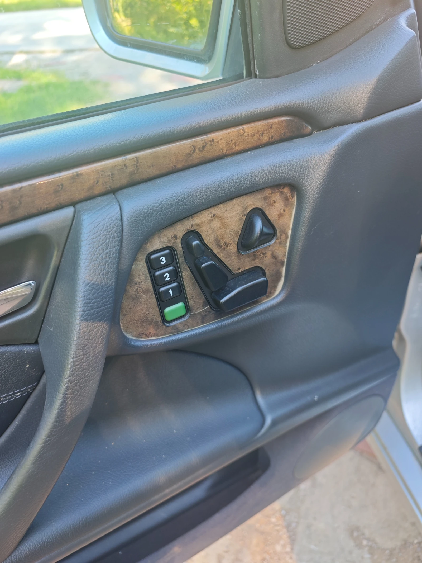 Mercedes-Benz E 320 3.2I 4MATIC, снимка 11 - Автомобили и джипове - 55089011