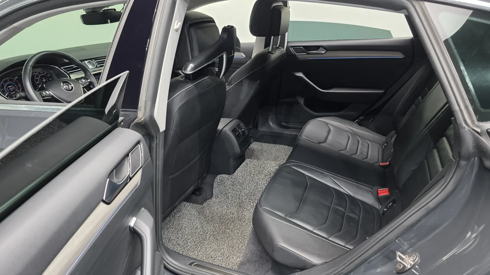 VW Arteon 2.0TDI PRESTIGE/PANORAMA/360CAM/FULL, снимка 10 - Автомобили и джипове - 55222486