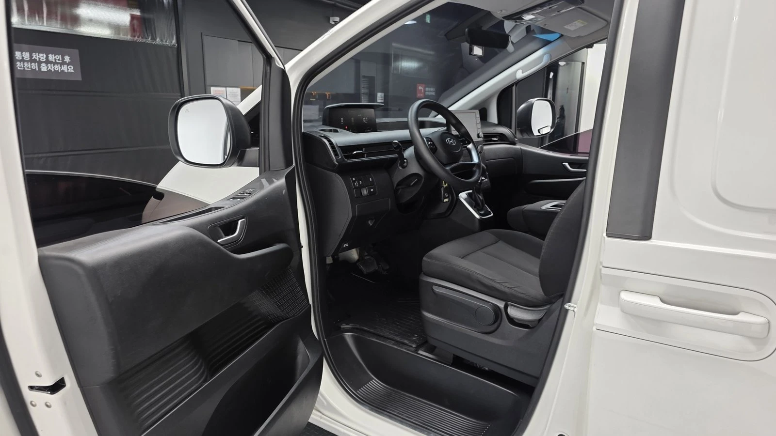 Hyundai Staria Cargo* BLIND SPOT* КРАЙНА ЦЕНА, снимка 10 - Автомобили и джипове - 55386975