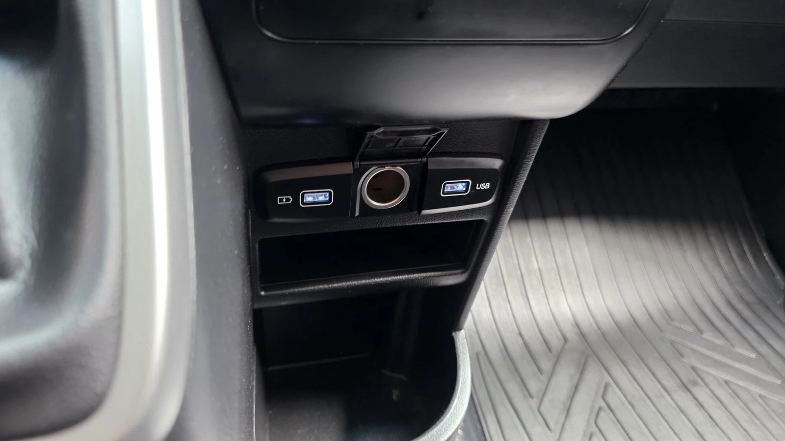Hyundai Staria Cargo* BLIND SPOT* КРАЙНА ЦЕНА, снимка 17 - Автомобили и джипове - 55386975