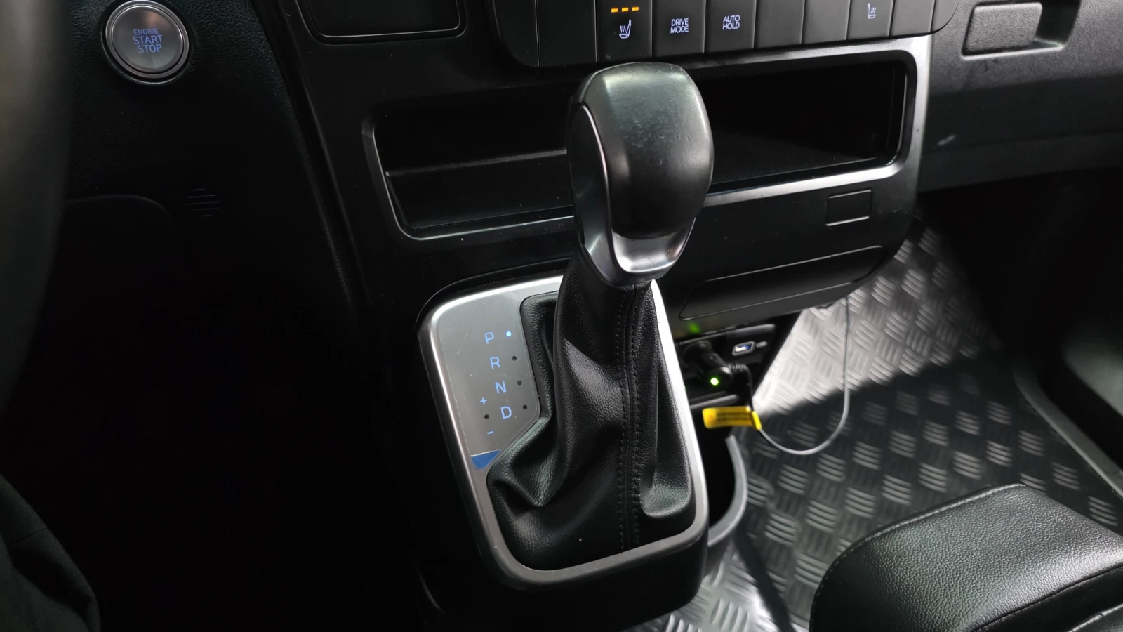 Hyundai Staria Modern* BLIND SPOT* ПОДГРЕВ ВОЛАН* КРАЙНА ЦЕНА, снимка 9 - Автомобили и джипове - 55386975