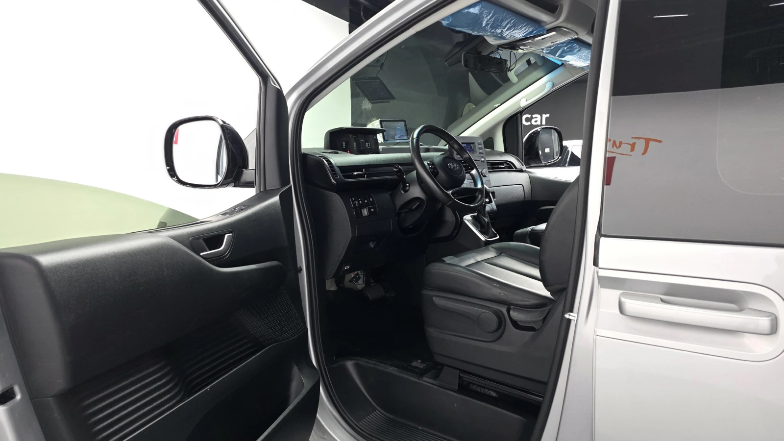 Hyundai Staria Modern* BLIND SPOT* ПОДГРЕВ ВОЛАН* КРАЙНА ЦЕНА, снимка 10 - Автомобили и джипове - 55386975