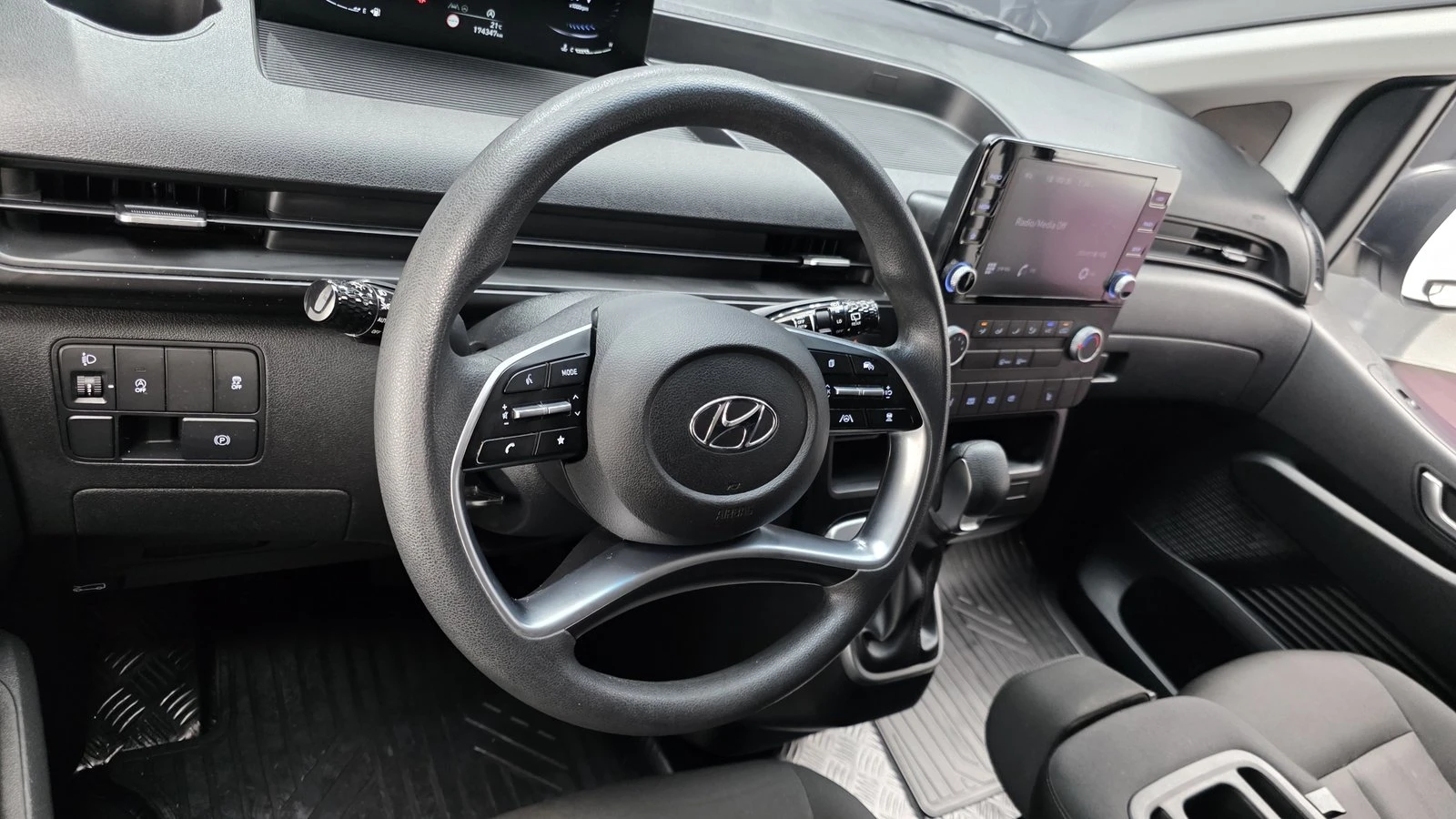 Hyundai Staria Cargo* BLIND SPOT* КРАЙНА ЦЕНА, снимка 13 - Автомобили и джипове - 55386975
