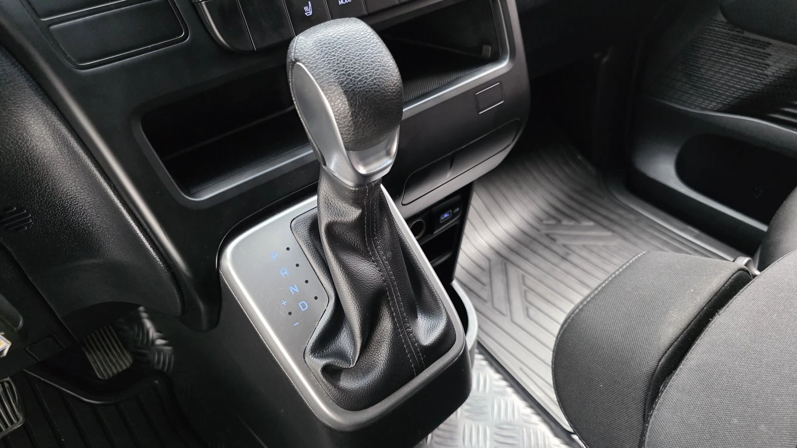 Hyundai Staria Cargo* BLIND SPOT* КРАЙНА ЦЕНА, снимка 9 - Автомобили и джипове - 55386975