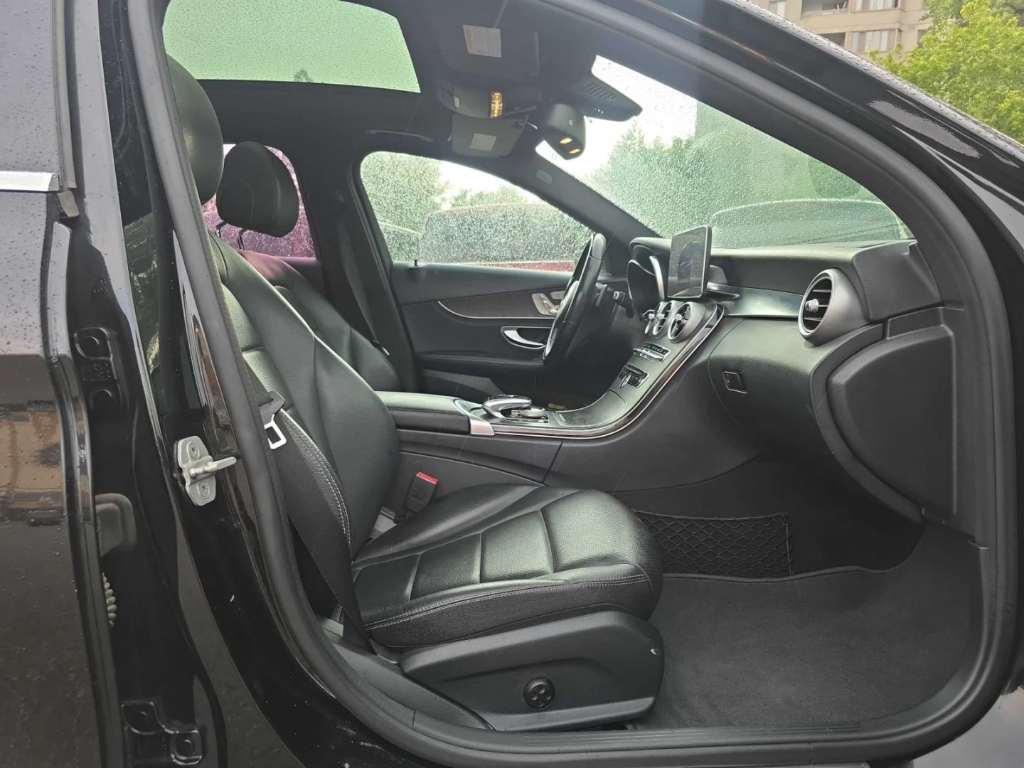 Mercedes-Benz C 300 AMG 4 Matic, снимка 10 - Автомобили и джипове - 55565353