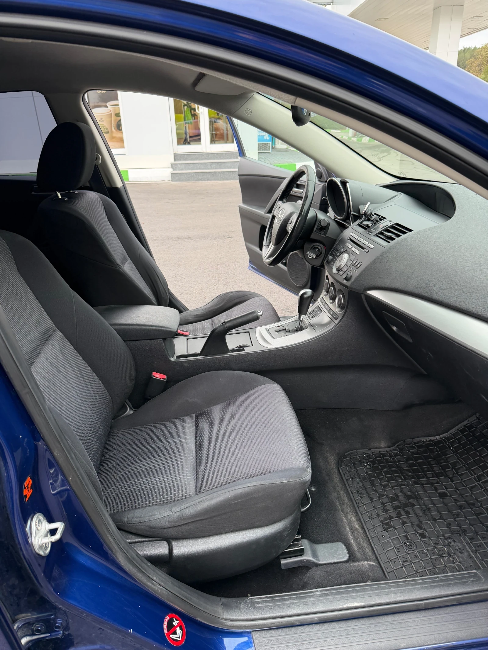 Mazda 3, снимка 13 - Автомобили и джипове - 56235127