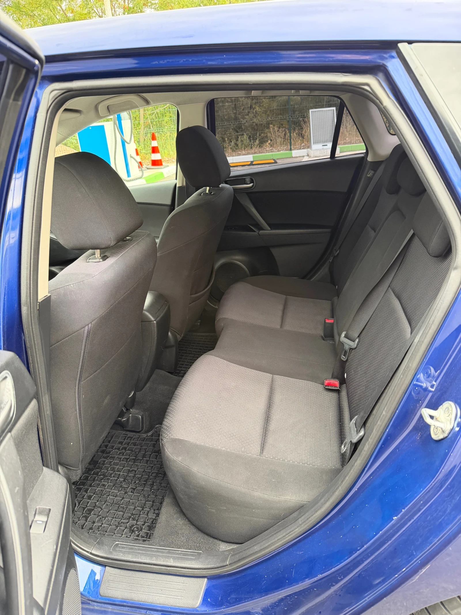 Mazda 3, снимка 10 - Автомобили и джипове - 56235127