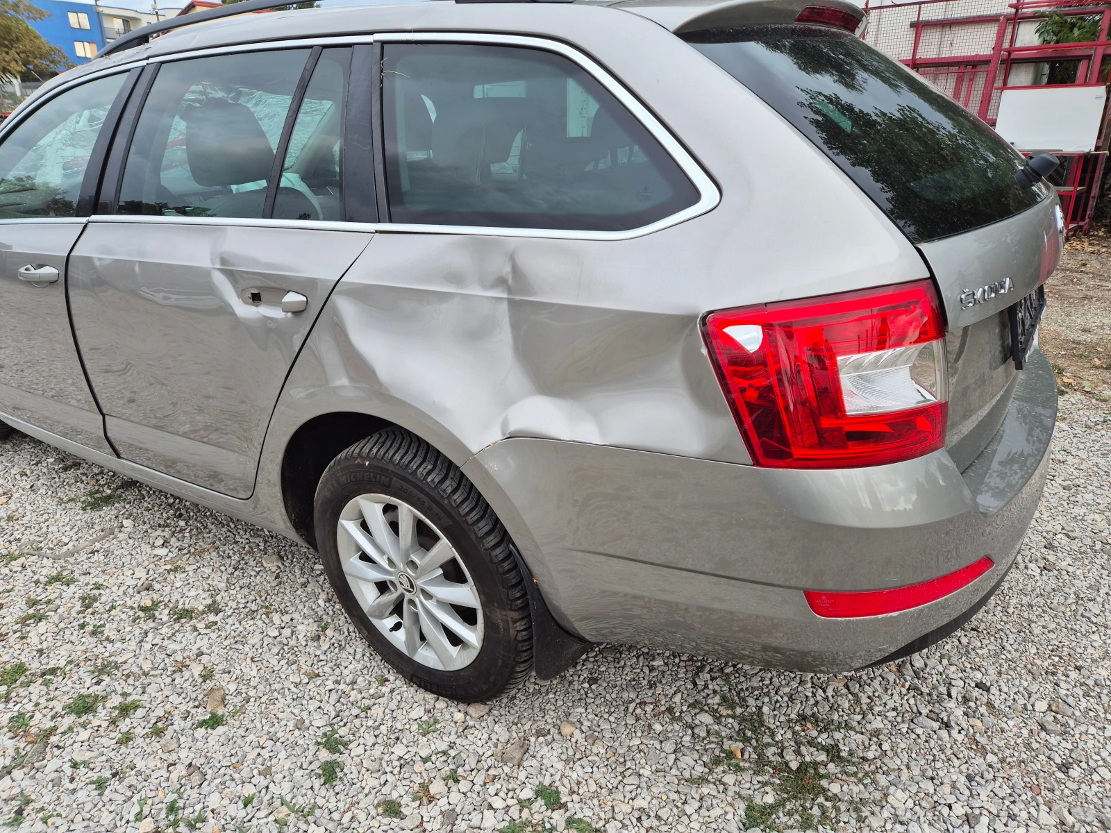 Skoda Octavia 1.4 tsi, снимка 4 - Автомобили и джипове - 56318921