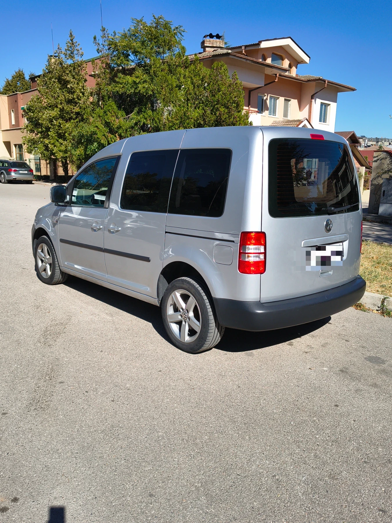 VW Caddy 1.6 TDI, снимка 4 - Автомобили и джипове - 56346611