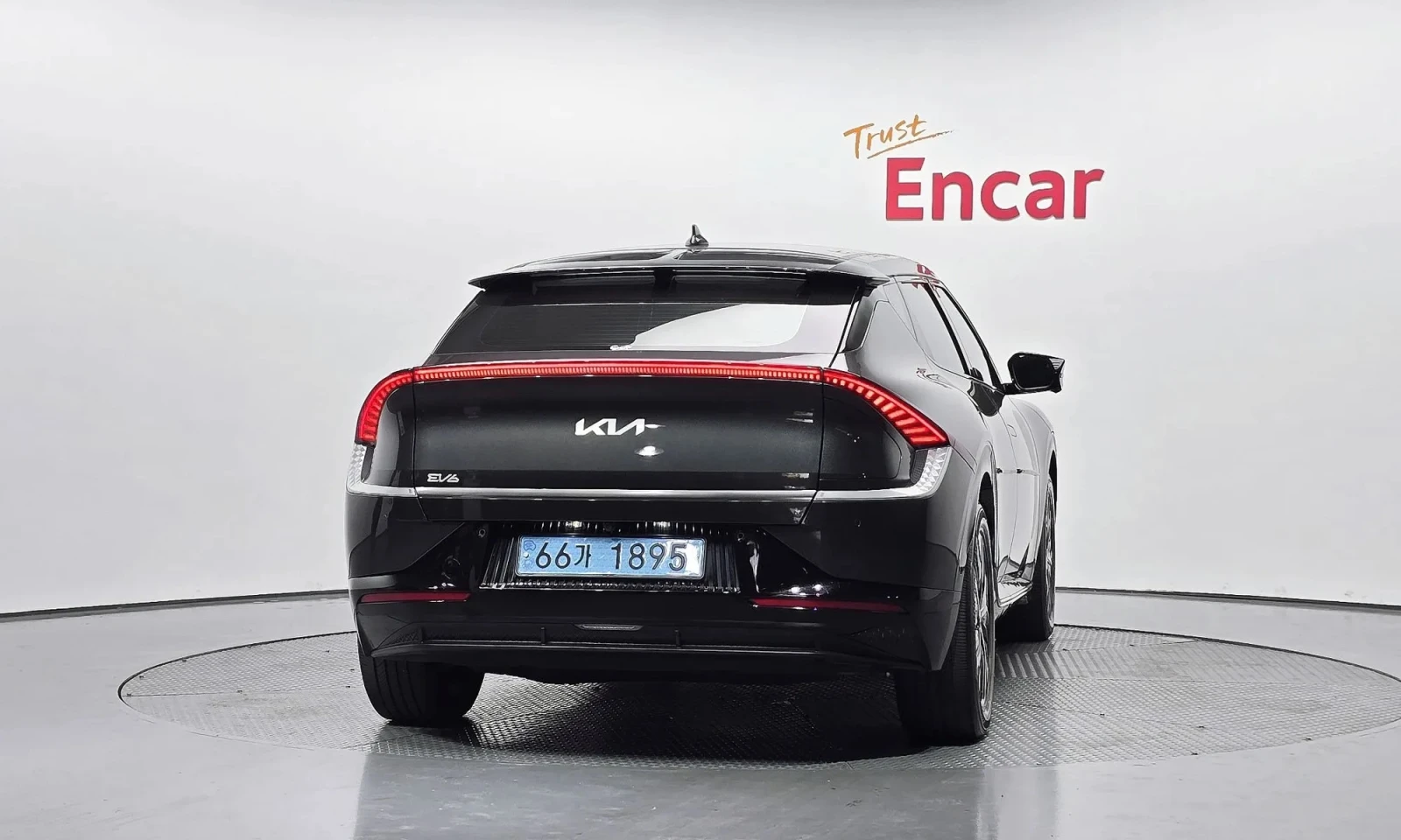 Kia EV6, снимка 3 - Автомобили и джипове - 56615628