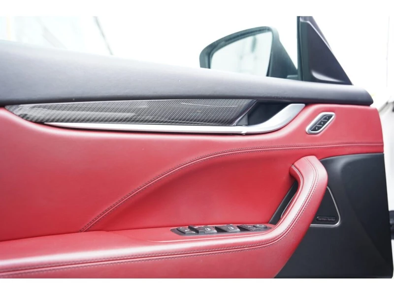 Maserati Levante * S / AWD/ LEATHER/ PANOROOF/ RED INSIDE * CARFAX , снимка 9 - Автомобили и джипове - 52944375