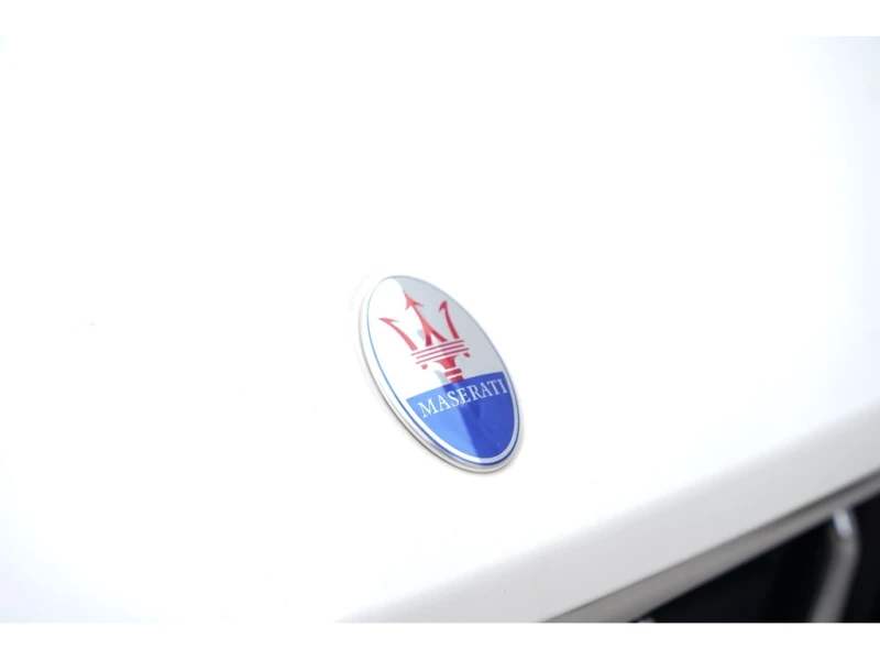 Maserati Levante * S / AWD/ LEATHER/ PANOROOF/ RED INSIDE * CARFAX , снимка 4 - Автомобили и джипове - 52944375