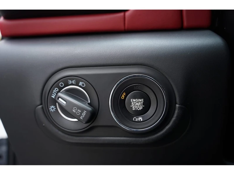 Maserati Levante * S / AWD/ LEATHER/ PANOROOF/ RED INSIDE * CARFAX , снимка 12 - Автомобили и джипове - 52944375