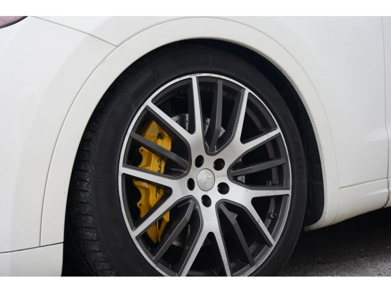 Maserati Levante * S / AWD/ LEATHER/ PANOROOF/ RED INSIDE * CARFAX , снимка 2 - Автомобили и джипове - 52944375