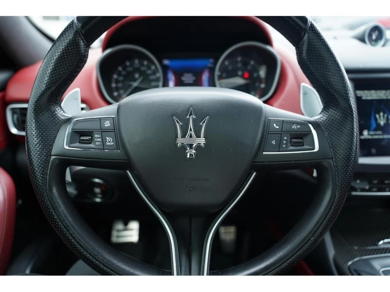 Maserati Levante * S / AWD/ LEATHER/ PANOROOF/ RED INSIDE * CARFAX , снимка 14 - Автомобили и джипове - 52944375