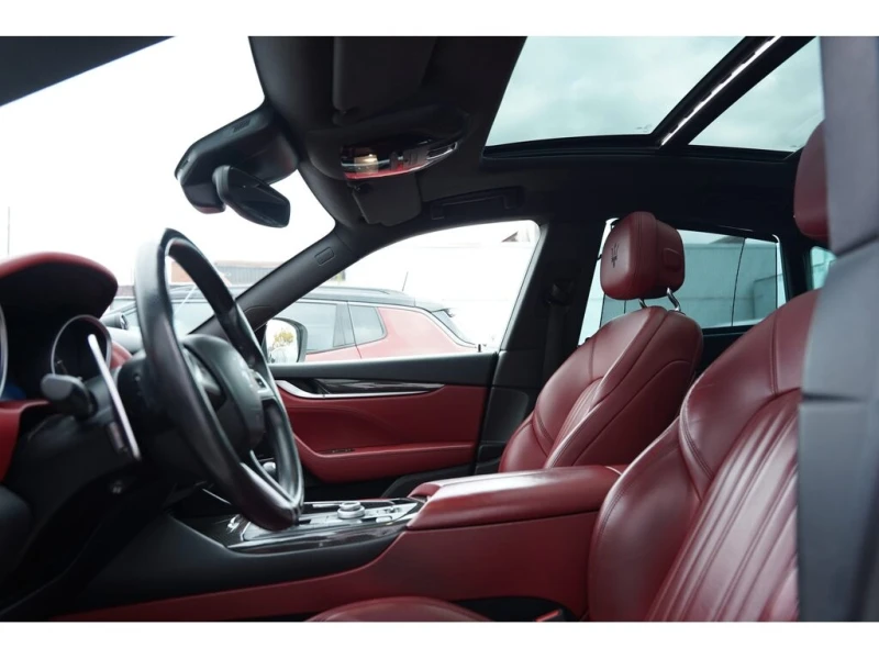 Maserati Levante * S / AWD/ LEATHER/ PANOROOF/ RED INSIDE * CARFAX , снимка 10 - Автомобили и джипове - 52944375