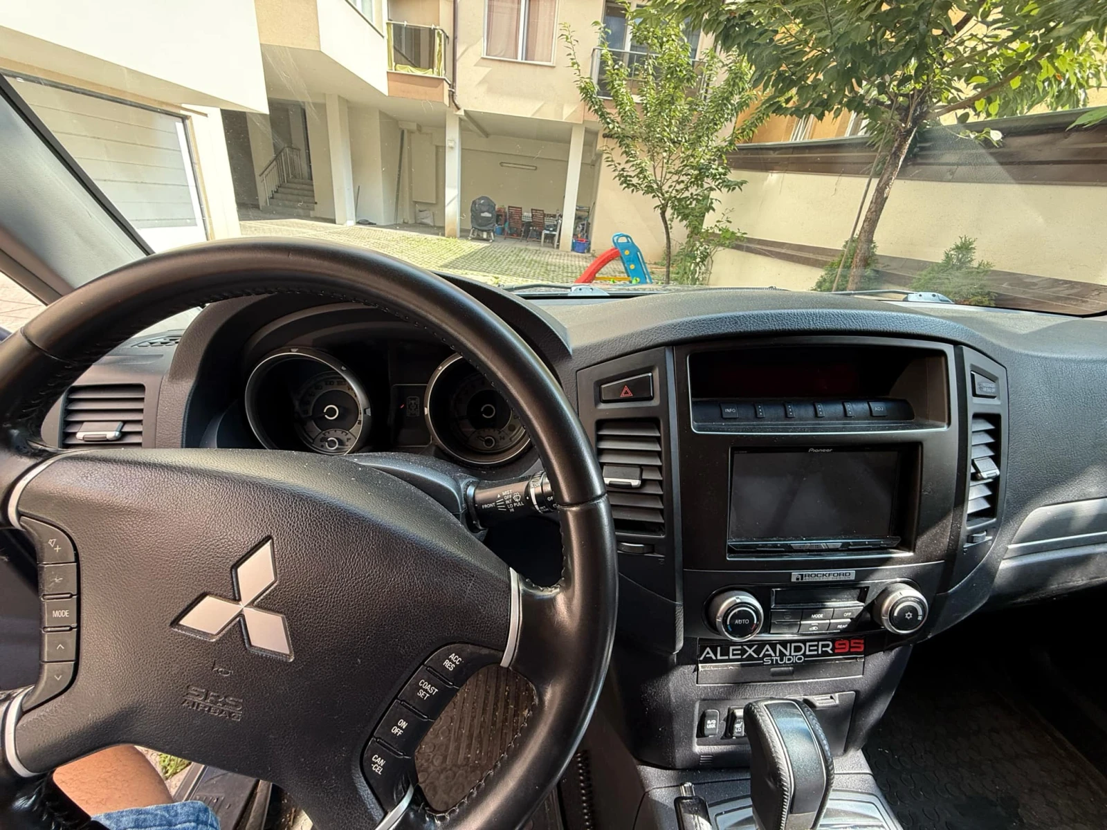 Mitsubishi Pajero 2009 - изображение 5
