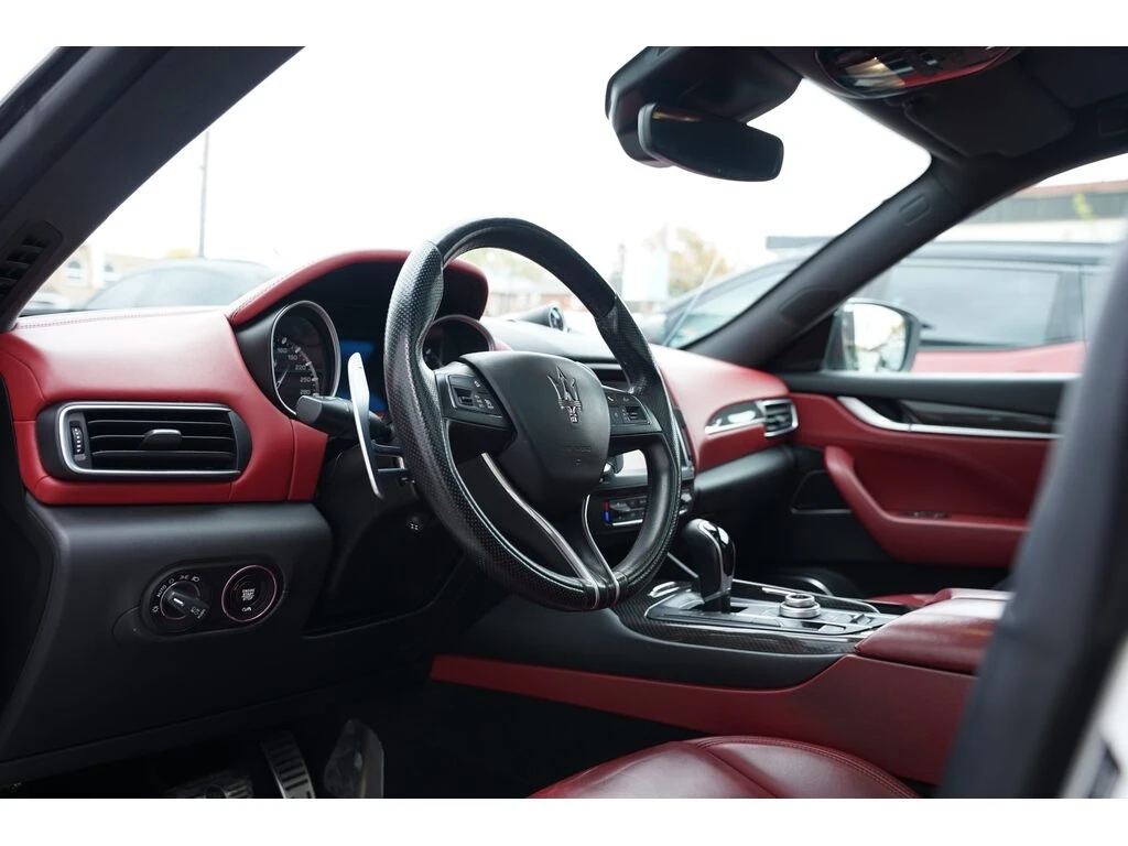 Maserati Levante * S / AWD/ LEATHER/ PANOROOF/ RED INSIDE * CARFAX  | Mobile.bg � ����������� 11