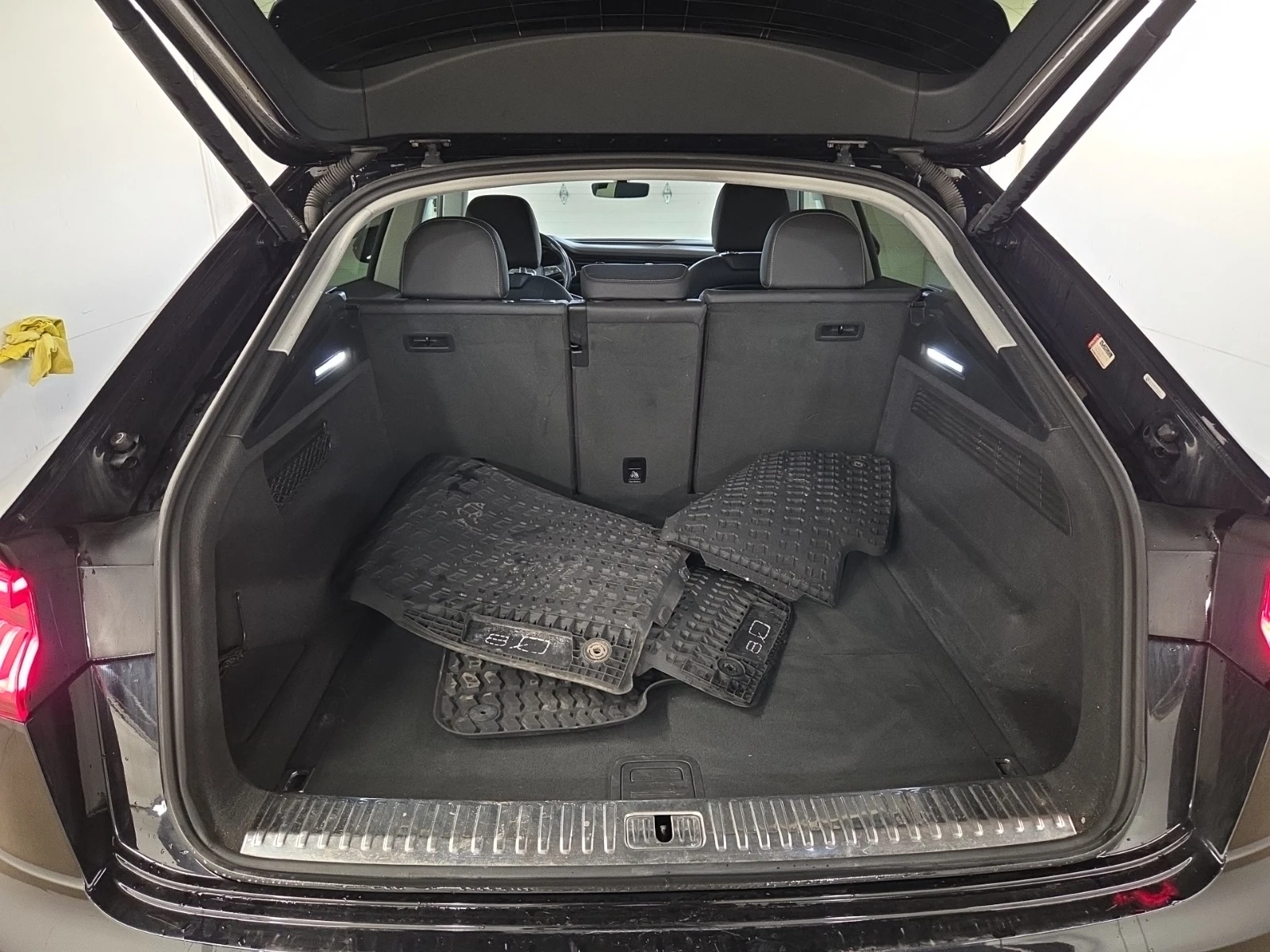 Audi Q8 Progressiv * * CARFAX * * АВТО КРЕДИТ * * , снимка 16 - Автомобили и джипове - 54360903
