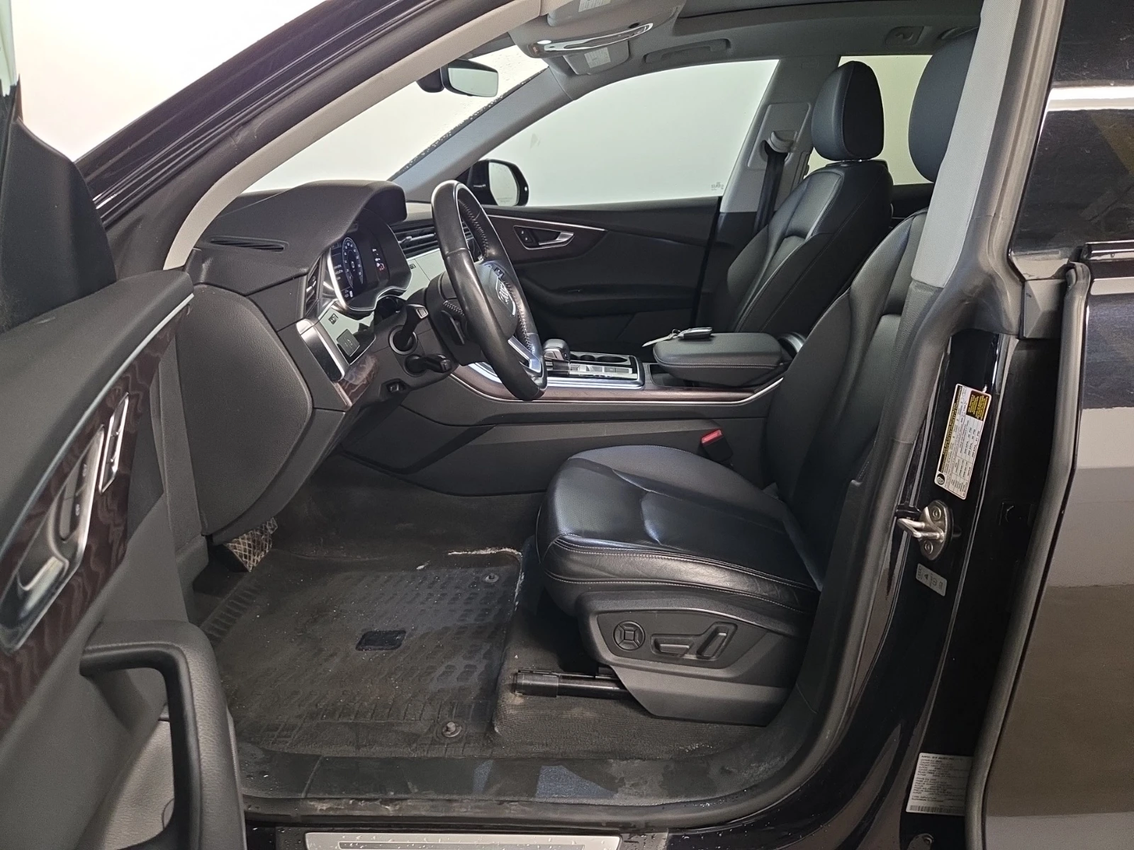 Audi Q8 Progressiv * * CARFAX * * АВТО КРЕДИТ * * , снимка 6 - Автомобили и джипове - 54360903