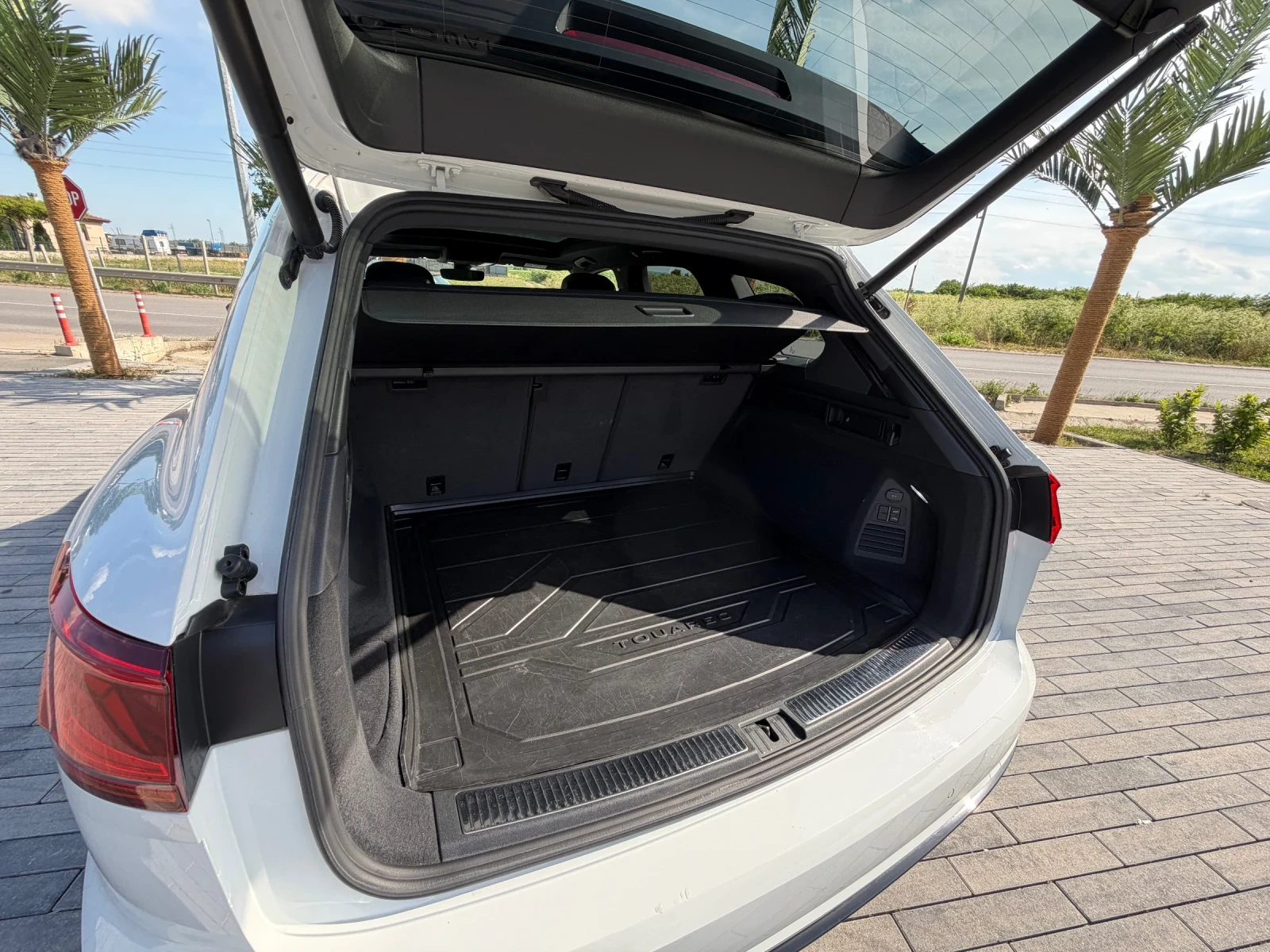 VW Touareg     R-Line 3.0 V6 TDI 286 к.с. 4Motion, снимка 13 - Автомобили и джипове - 54824991