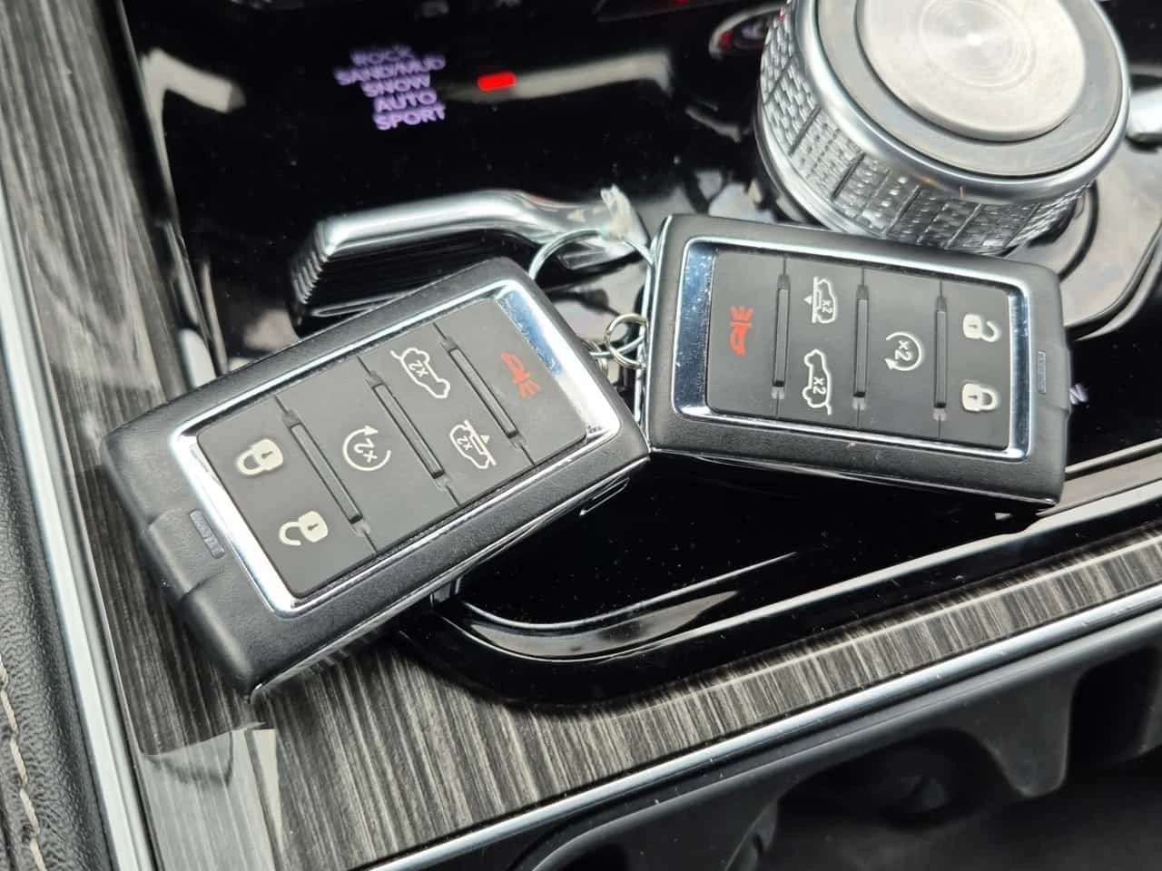 Jeep Grand Wagoneer Series III / Distronic / Hud /Carfax / ����������  | Mobile.bg � ����������� 10