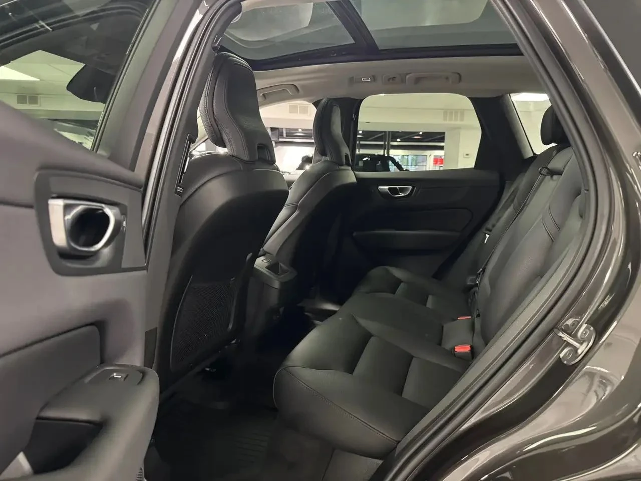Volvo XC60, снимка 17 - Автомобили и джипове - 56729136