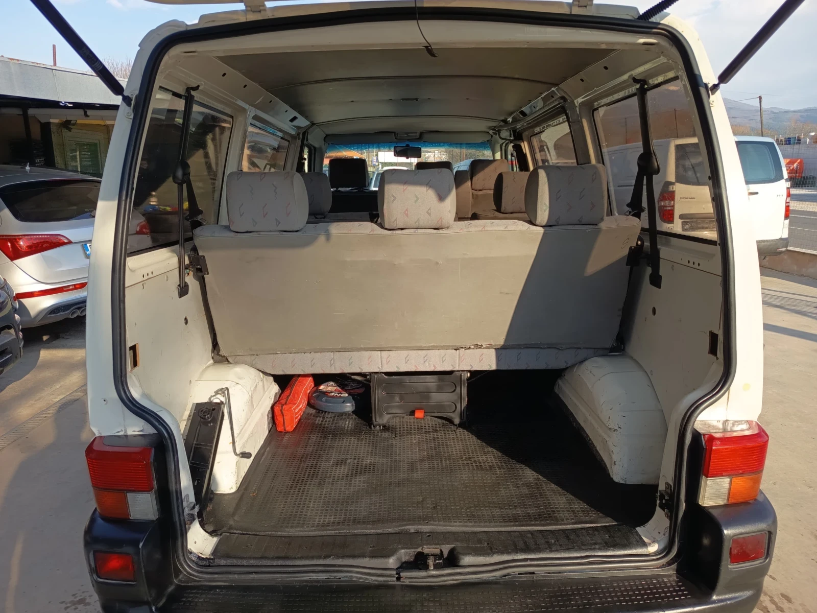 VW Transporter 2.5tdi, снимка 11 - Бусове и автобуси - 53748073