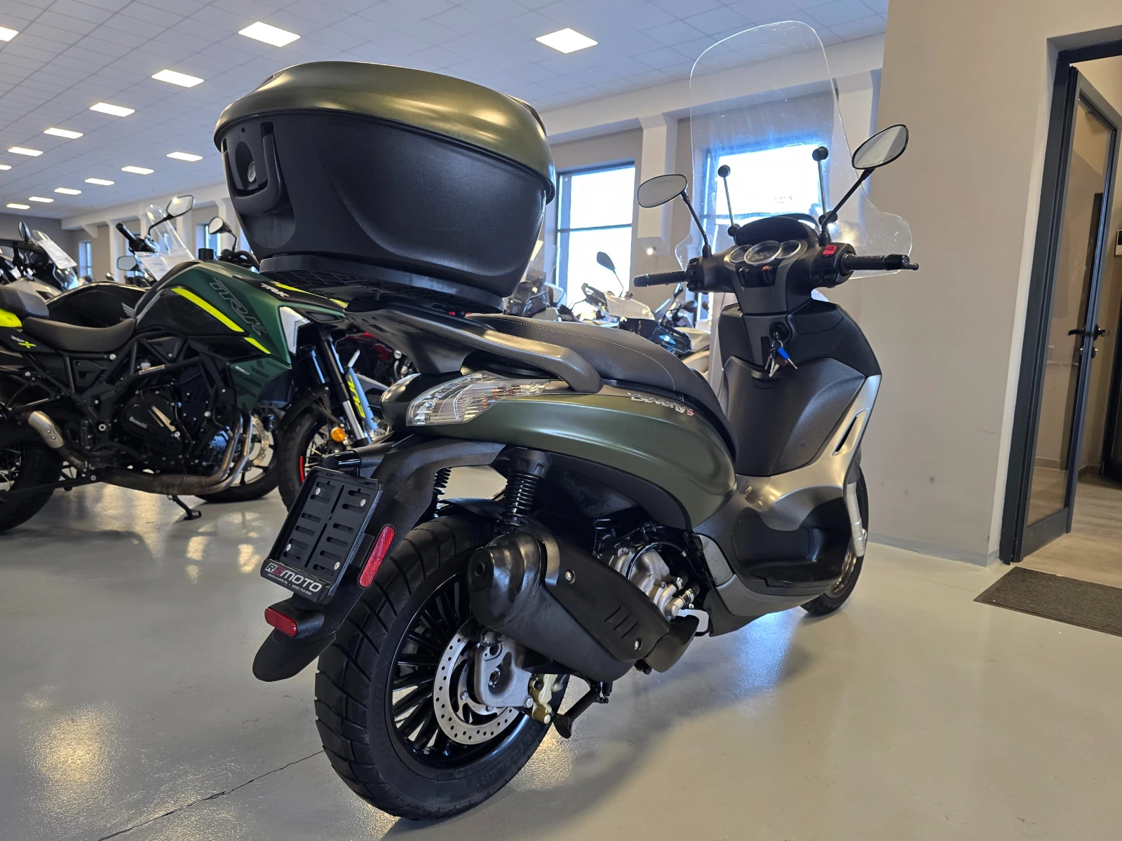 Piaggio Beverly 300S, ABS-ASR, 2018г., снимка 3 - Мотоциклети и мототехника - 55998336