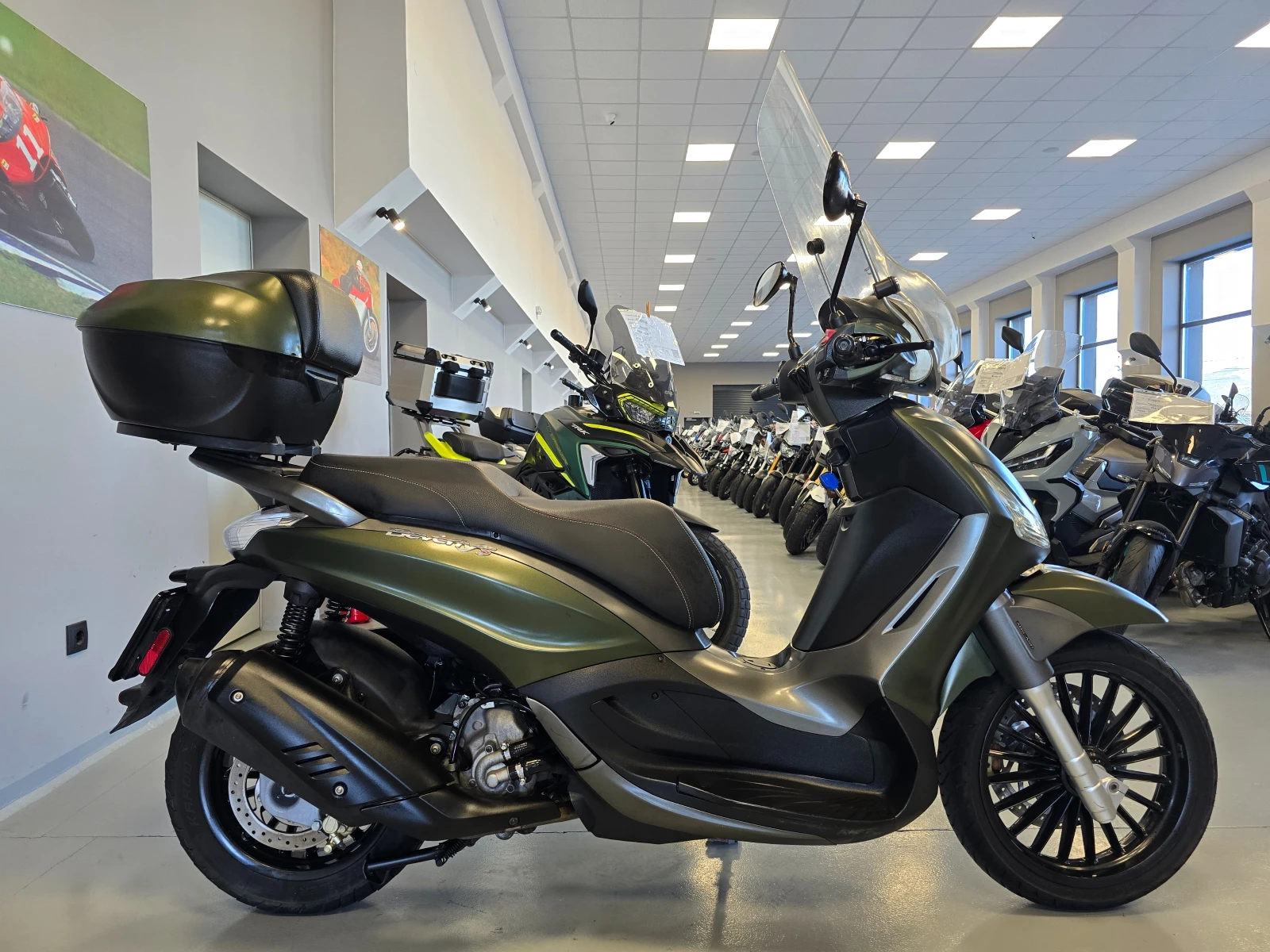 Piaggio Beverly 300S, ABS-ASR, 2018г., снимка 2 - Мотоциклети и мототехника - 55998336