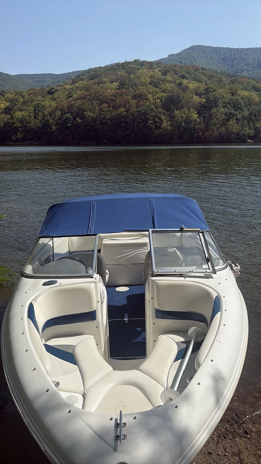Моторна яхта Larson 4.3Volvo Penta